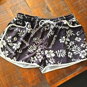Floral Black and White Women's Shorts